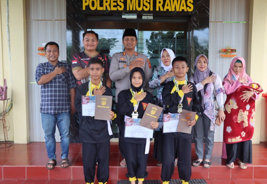 Tim Pencak Silat HIMSSI GP Polres Mura dibawah binaan Dewan Kapolres Berhasil Membawa Tiga Medali Emas