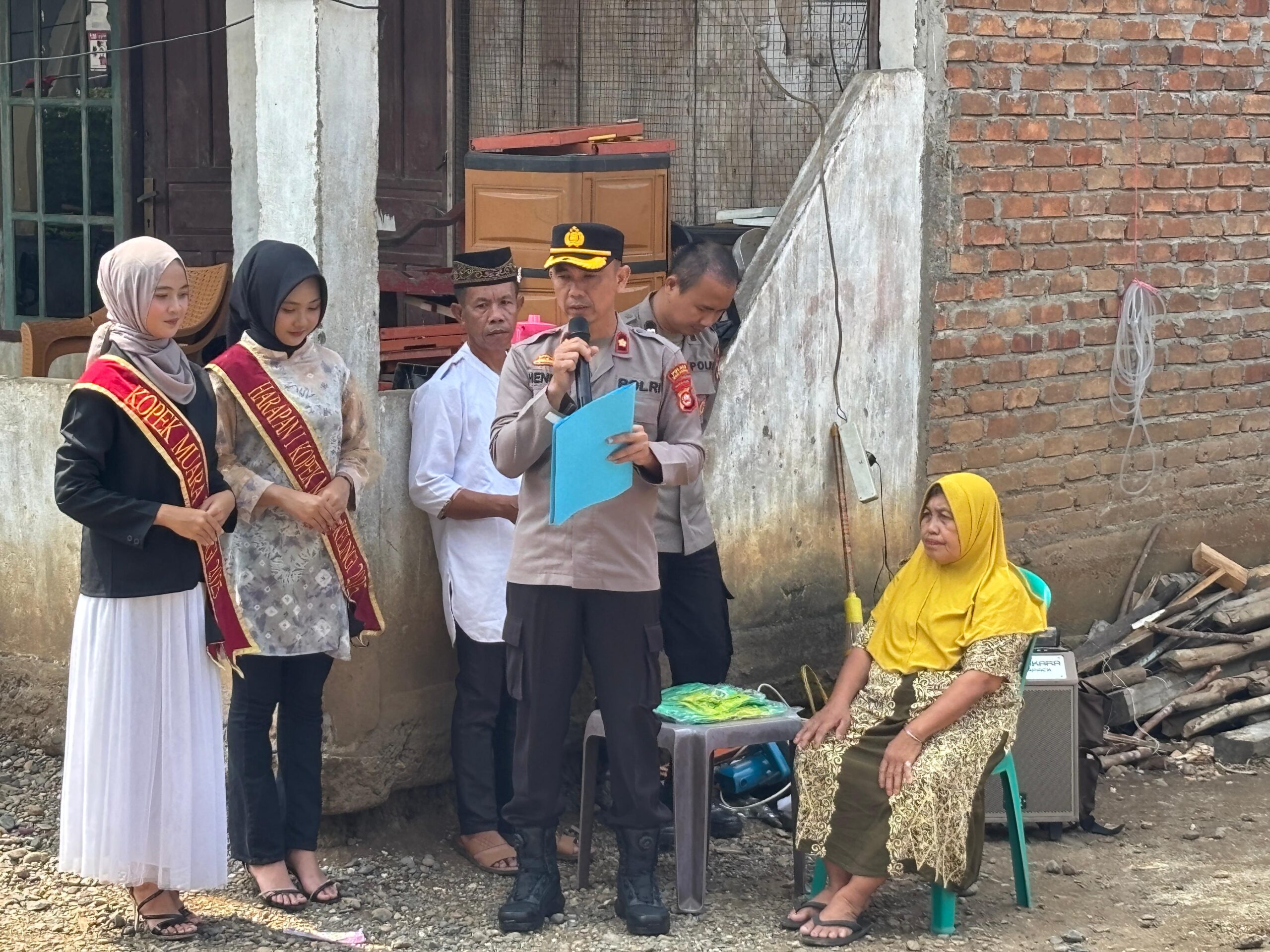 Donasi Seluruh Personel, Polres Musi Rawas Bedah Rumah Ibu Romlah, Rumah ke Tiga di Tahun 2025