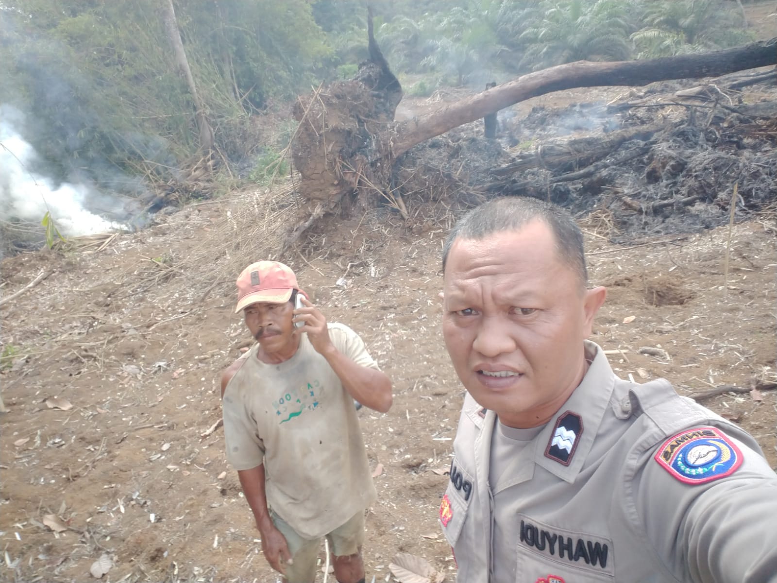 Tim Gabungan Bersama Polsek Lubuklinggau Utara Berjibaku Padamkan Kebakaran Hutan Kelurahan Belalau 2