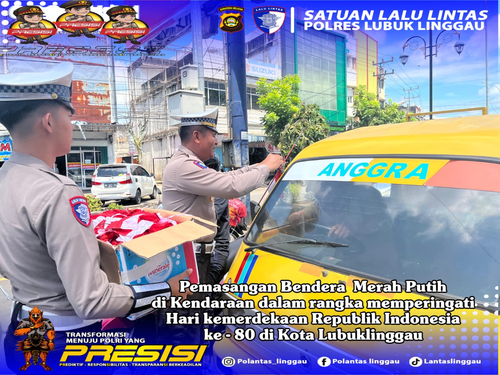Jalan Letkol Sukirno Terlihat Tak Biasanya, Satuan Lantas Polres Lubuklinggau Bagikan Bendera Merah Putih Kepada Pengguna Jalan