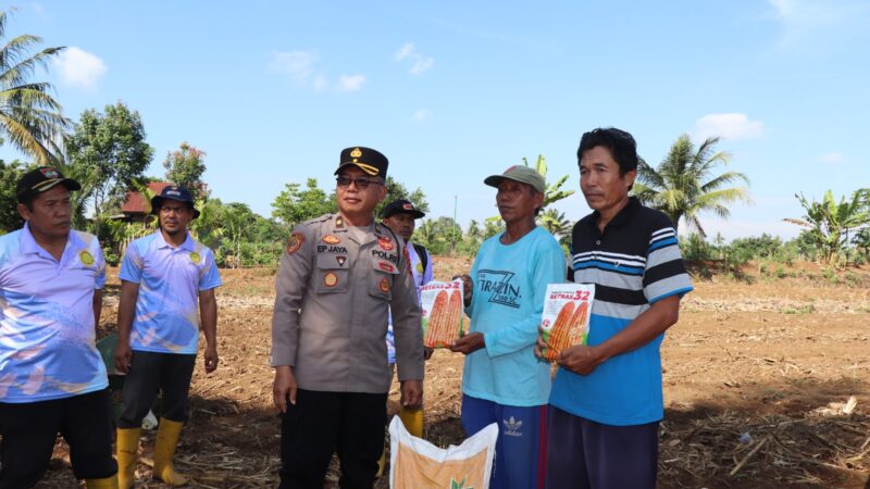 Sukseskan Program Presiden, Perdana Polres Musi Rawas Bersama Unsur Terkait Tanam Jagung di Lahan Binaan Ponpes Ma’had Darussalam 