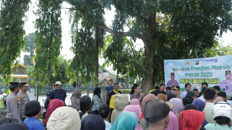 Stabilkan Pasokan Harga Pangan, Kapolres Lubuklinggau bersama Personil bekerjasama dengan Perum Bulog Gelar Pasar Murah