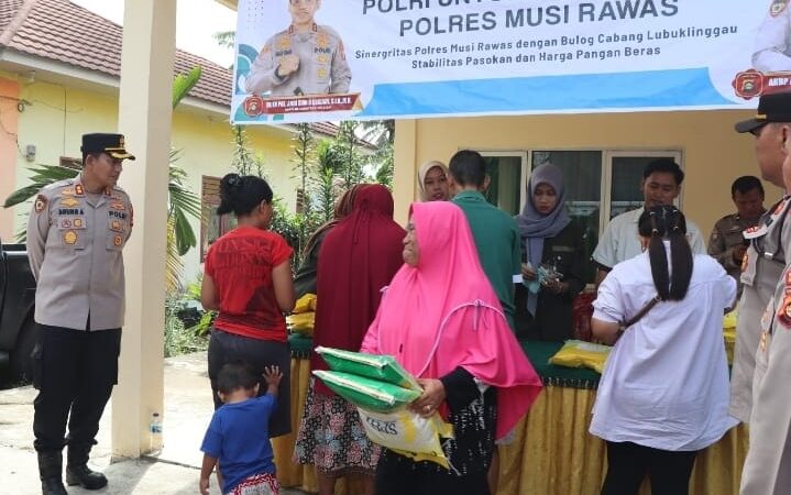 Kolaborasi Polres Musi Rawas Bersama Bulog Lubuklinggau, Kurang Dari Satu Jam Diserbu Warga, 2.500 Kg Beras Ludes Terjual