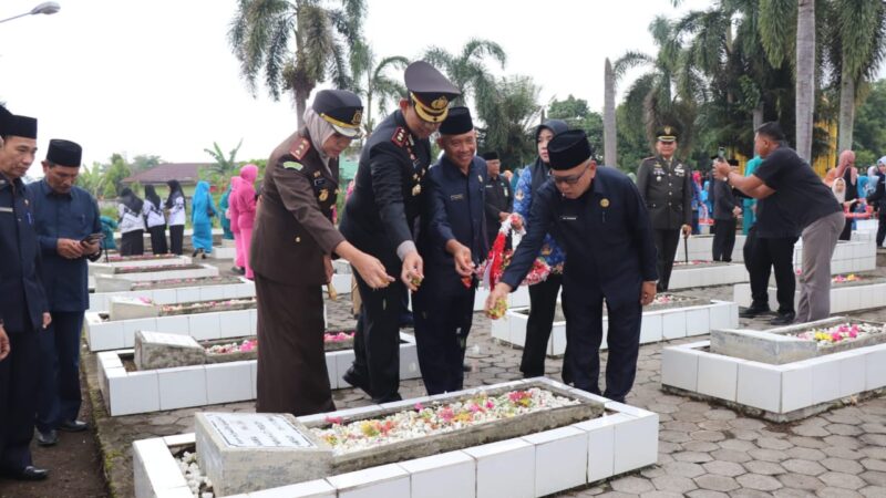 Tingkatkan Nilai Patriotisme dan Semangat Juang Pahlawan, Kapolres Musi Rawas Hadiri Upacara Tabur Bunga 