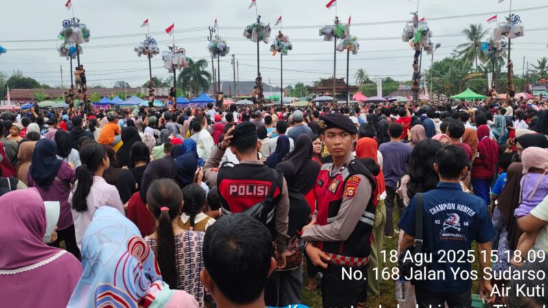 Polsek Timur, Polres Lubuklinggau Lubuk Pastikan Pengamanan Lomba Panjat Pinang Dalam Meriahkan HUT Kemerdekaan Republik Indonesia ke-80
