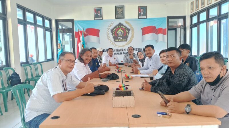 Rapat perdana PWI PEDULI Bekasi Raya Gagas Program Swadaya dan Kerjasama Layanan Kesehatan untuk Anggota