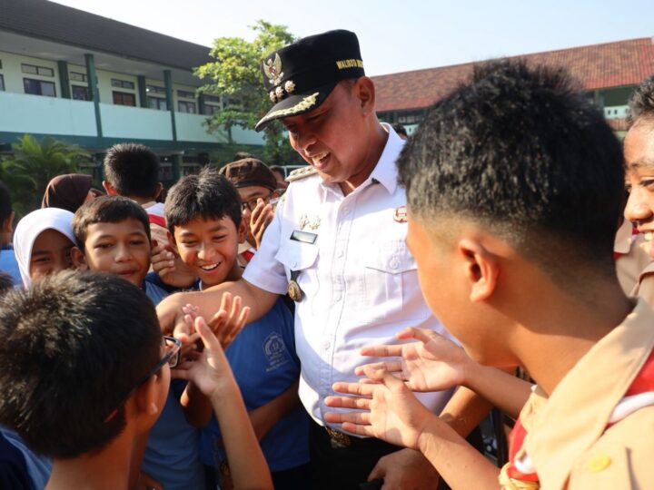 Kasus Oknum Guru SMPN 13, Wali Kota Bekasi Menangis di Hadapan Siswa: Jangan Takut Speak Up