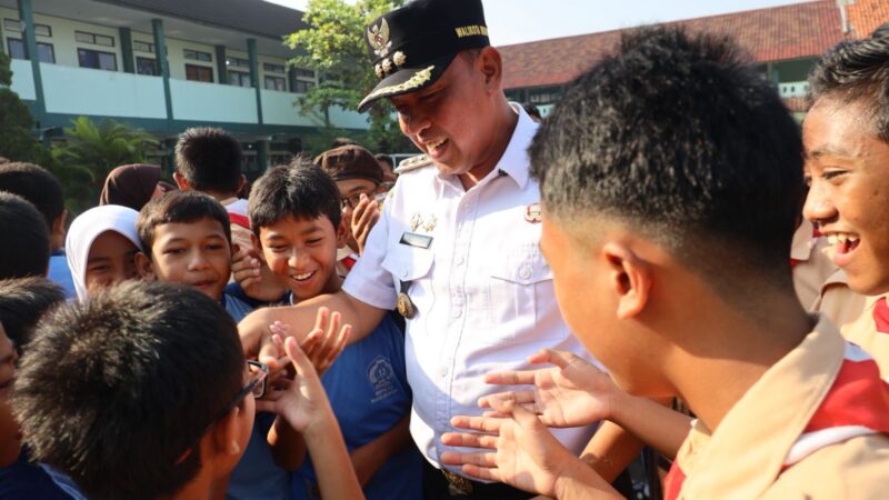 Kasus Oknum Guru SMPN 13, Wali Kota Bekasi Menangis di Hadapan Siswa: Jangan Takut Speak Up
