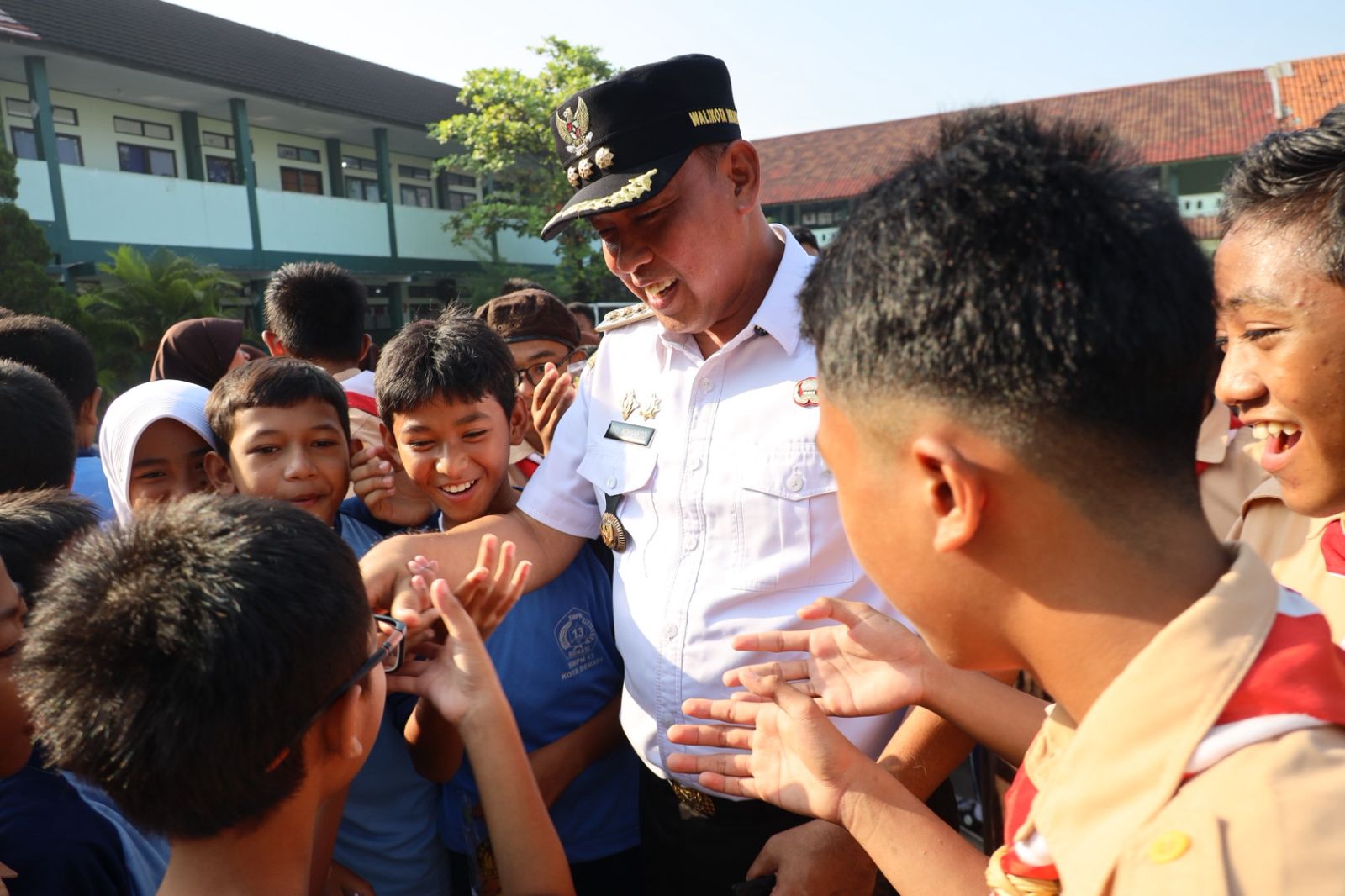 Kasus Oknum Guru SMPN 13, Wali Kota Bekasi Menangis di Hadapan Siswa: Jangan Takut Speak Up