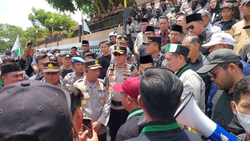 Unjuk Rasa di Depan Kantor DPRD kota Lubuklinggau , Pengamanan Humanis  Situasi Kondusif