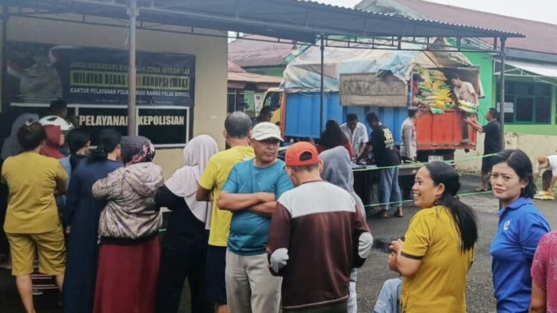 Kembali, Polres Musi Rawas Bersinergi Bulog Cabang Lubuklinggau Gelar Gerakan Pangan Murah di Polsek Tugumulyo, 20 Ton Beras Terjual