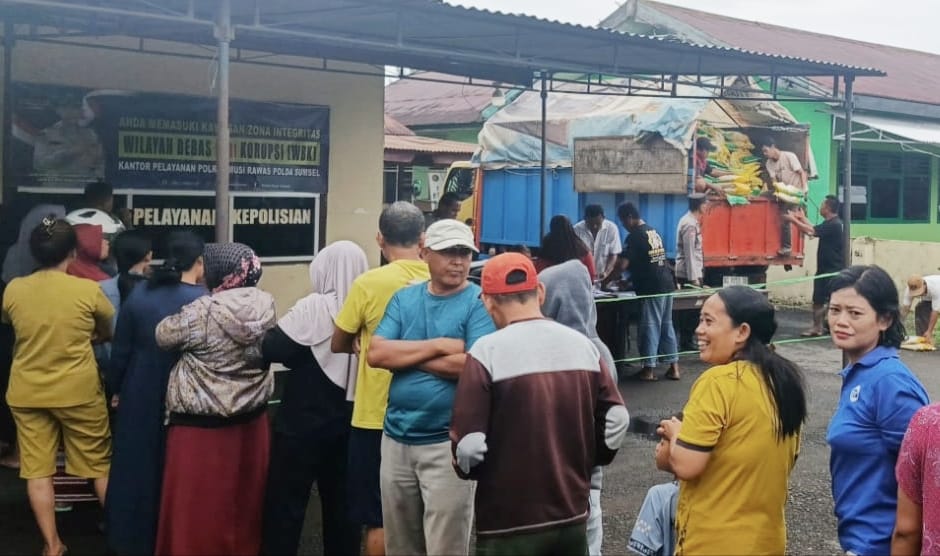 Kembali, Polres Musi Rawas Bersinergi Bulog Cabang Lubuklinggau Gelar Gerakan Pangan Murah di Polsek Tugumulyo, 20 Ton Beras Terjual