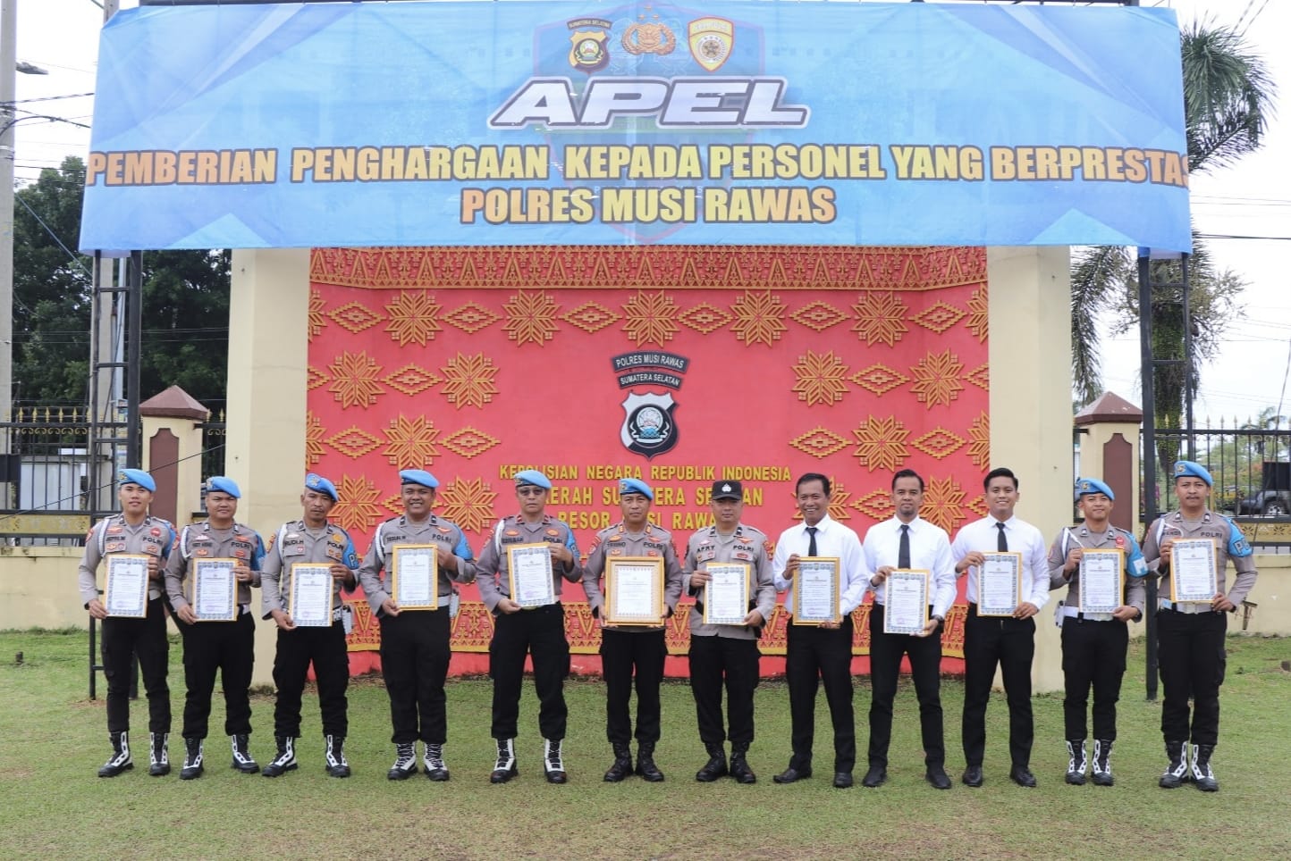 Sukseskan Program Pemerintah,17 Personel  Polres Musi Rawas Terima Penghargaan