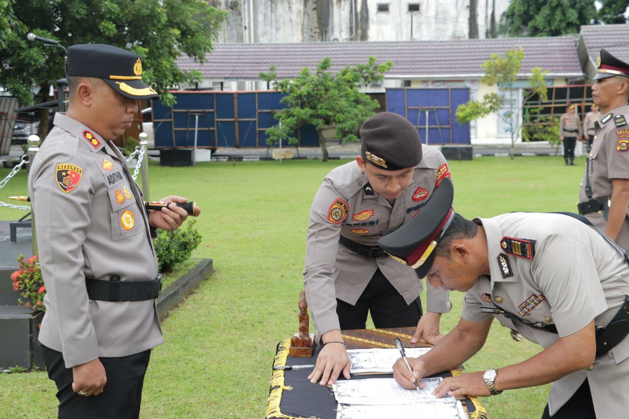 Polres Lubuklinggau Laksanakan Serah Terima Jabatan , Kabagren, Kasat Samapta, Kasat Lantas, Kasiwas