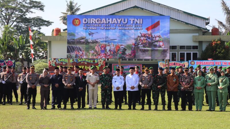 Perkuat Sinergitas, Wakapolres Musi Rawas Hadiri Upacara HUT TNI ke-80, Serta Berikan Nasi Tumpeng ke Kodim 0406 Lubuklinggau