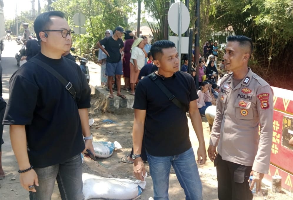 Tim Gabungan Polsek Muara Beliti Sigap Cek TKP Korban Diduga Jatuh ke Sungai Beliti Terbawa Arus