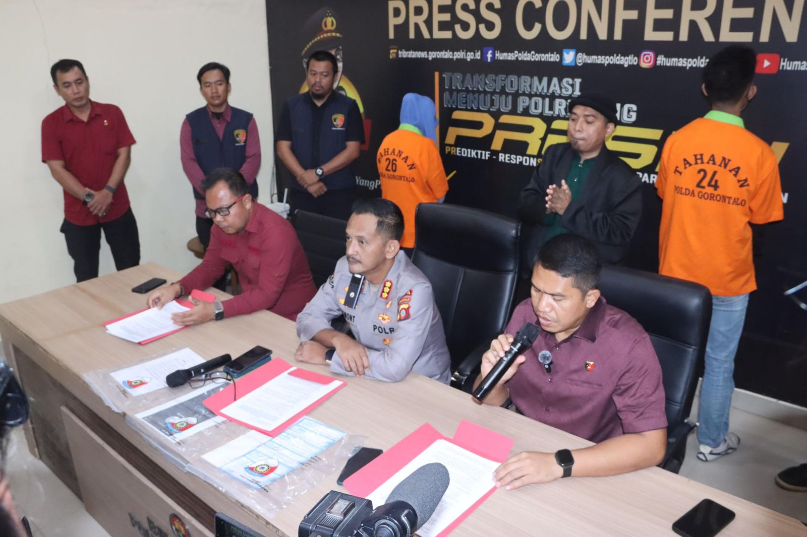 Dua Tersangka Kasus Fraud Transfer Fiktif Bank BRI Wonosari di Serahkan Ditreskrimsus Polda Gorontalo ke kejaksaan