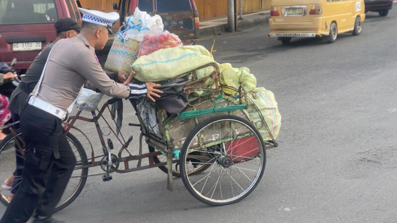 Momen Sederhana Namun Bermakna ini Tugas Satuan Lalu Lintas Di Kota Lubuklinggau sejatinya jauh Lebih Luas Dari Sekadar Penegakan hukum di Jalan