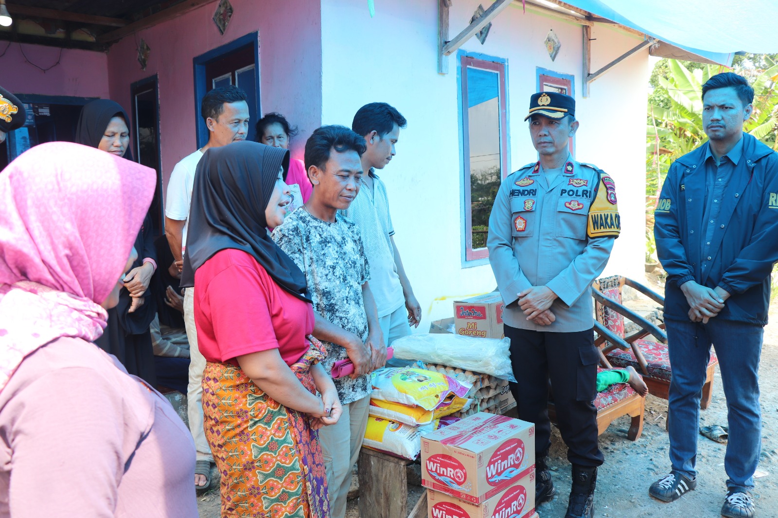 Turut Prihatin dan Berbelasungkawa, Polres Musi Rawas Kunjungi Rumah Duka, Hadir ke Pemakaman Almarhum Kelvin, Serta Berikan Tali Asih