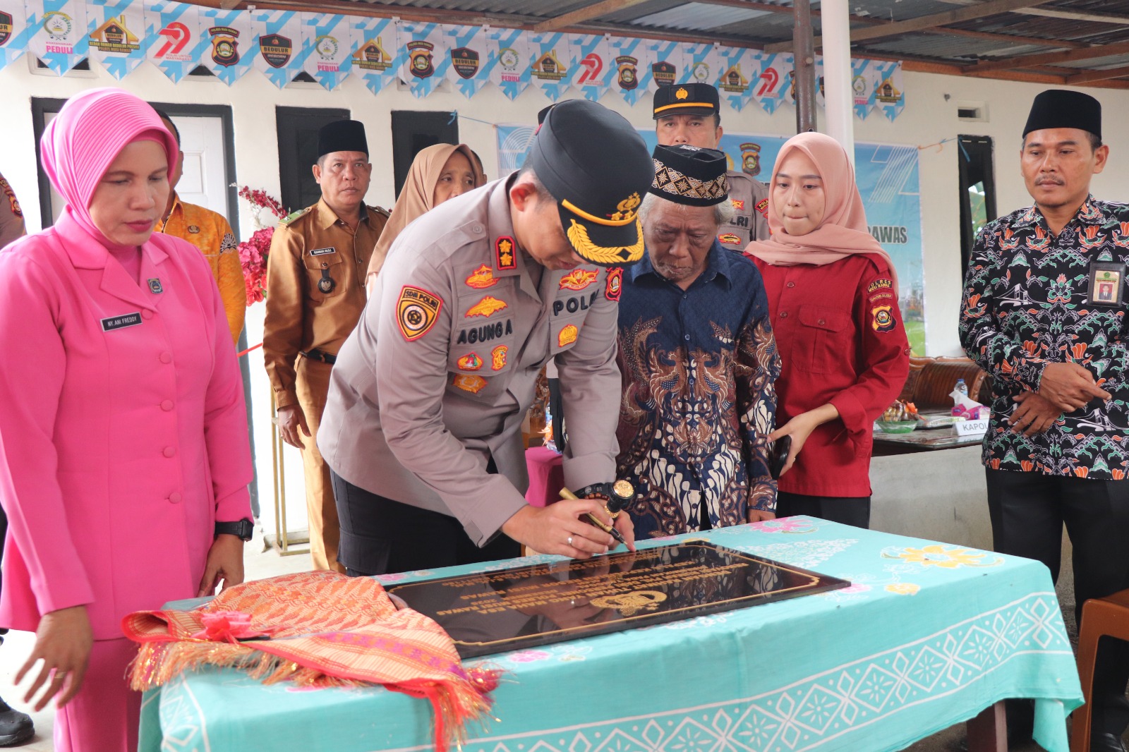 Sentuhan Kemanusiaan, Kembalikan Senyum Warga Desa Remayu — Kapolres Musi Rawas Serahkan Kunci Bedah Rumah Hasil Donasi Personel