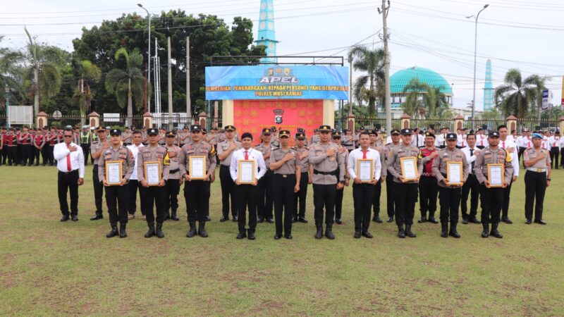 Kurang Dari 1X24 Jam Ungkap Perkara Curanmor Menjadi Perhatian Publik, Kapolres Musi Rawas Berikan Penghargaan ke Delapan Personel Polsek Muara Kelingi