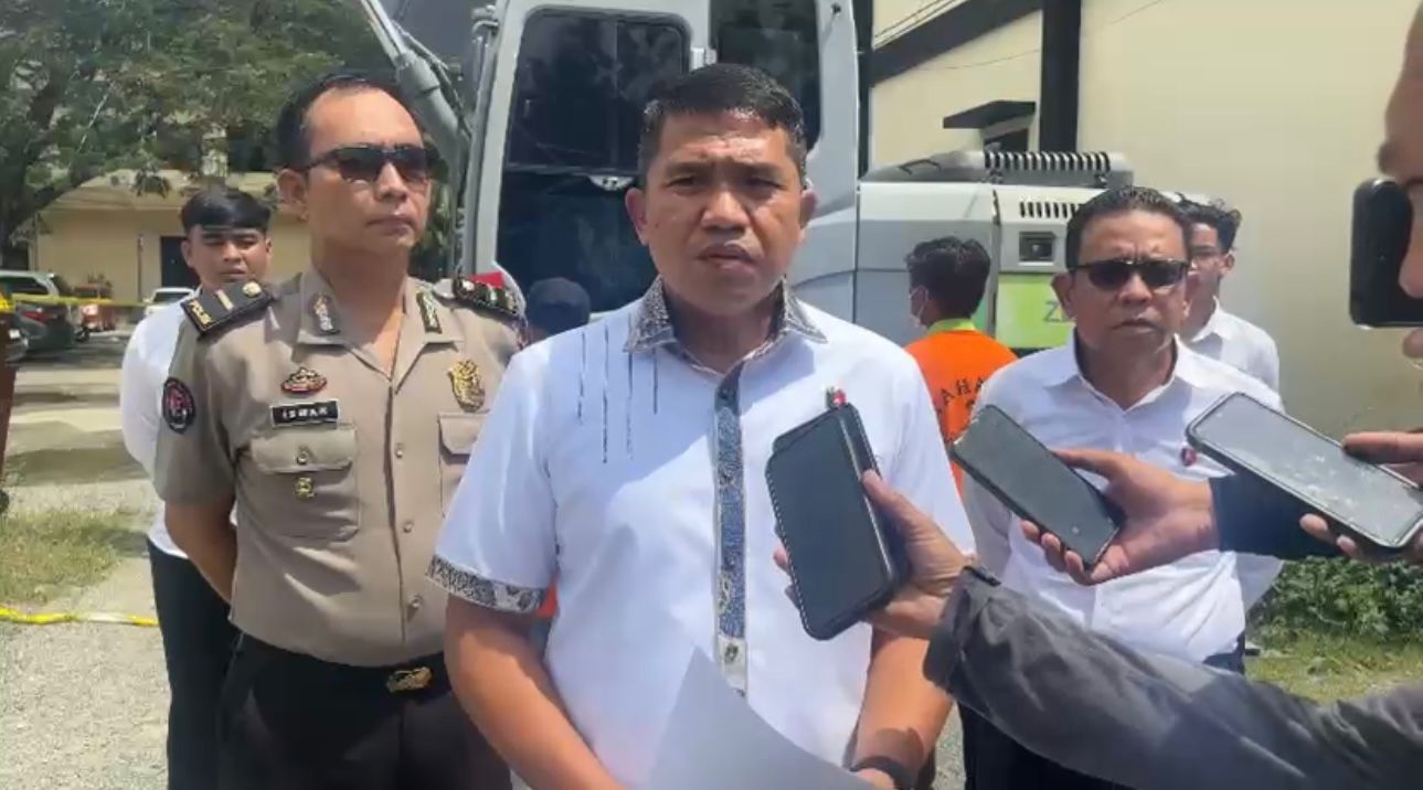 Berkas Perkara RA dan Barang Bukti Tindak Pidana Korupsi Pemeliharaan jalan Nani Wartabone (Tahap II) Diserahkan Penyidik Polda Gorontalo Ke Kajati Gorontalo 