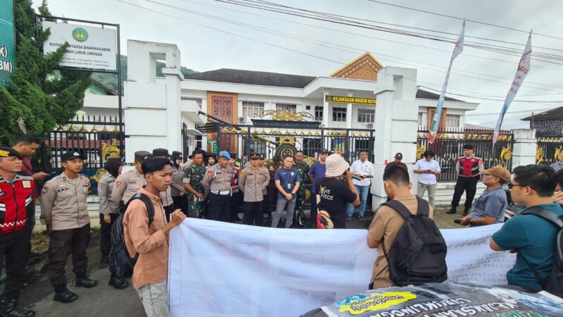 Polres Lubuk Linggau Kerahkan Personel Pengamanan Aksi damai yang Digelar oleh Aliansi Pemuda Anti Korupsi (APAK)