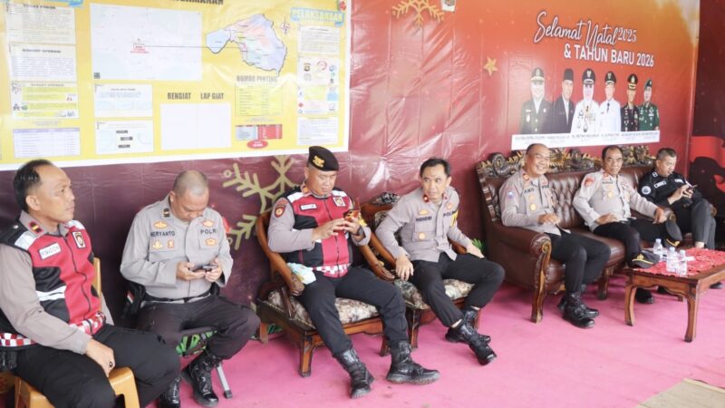 Sukseskan Operasi Lilin Musi 2025, Wakapolres Musi Rawas Lakukan Pengecekan Pos Pengamanan dan Tinjau Keamanan Gereja Santa Maria di Desa G1 Mataram
