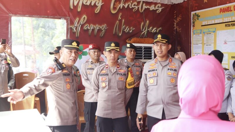 Bentuk Perhatian Terhadap Personel di Pelaksanaan Operasi Lilin Musi 2025, Kapolres Musi Rawas Didampingi Ketua Bhayangkari Cek Pos Pam dan Berikan Tali Asih