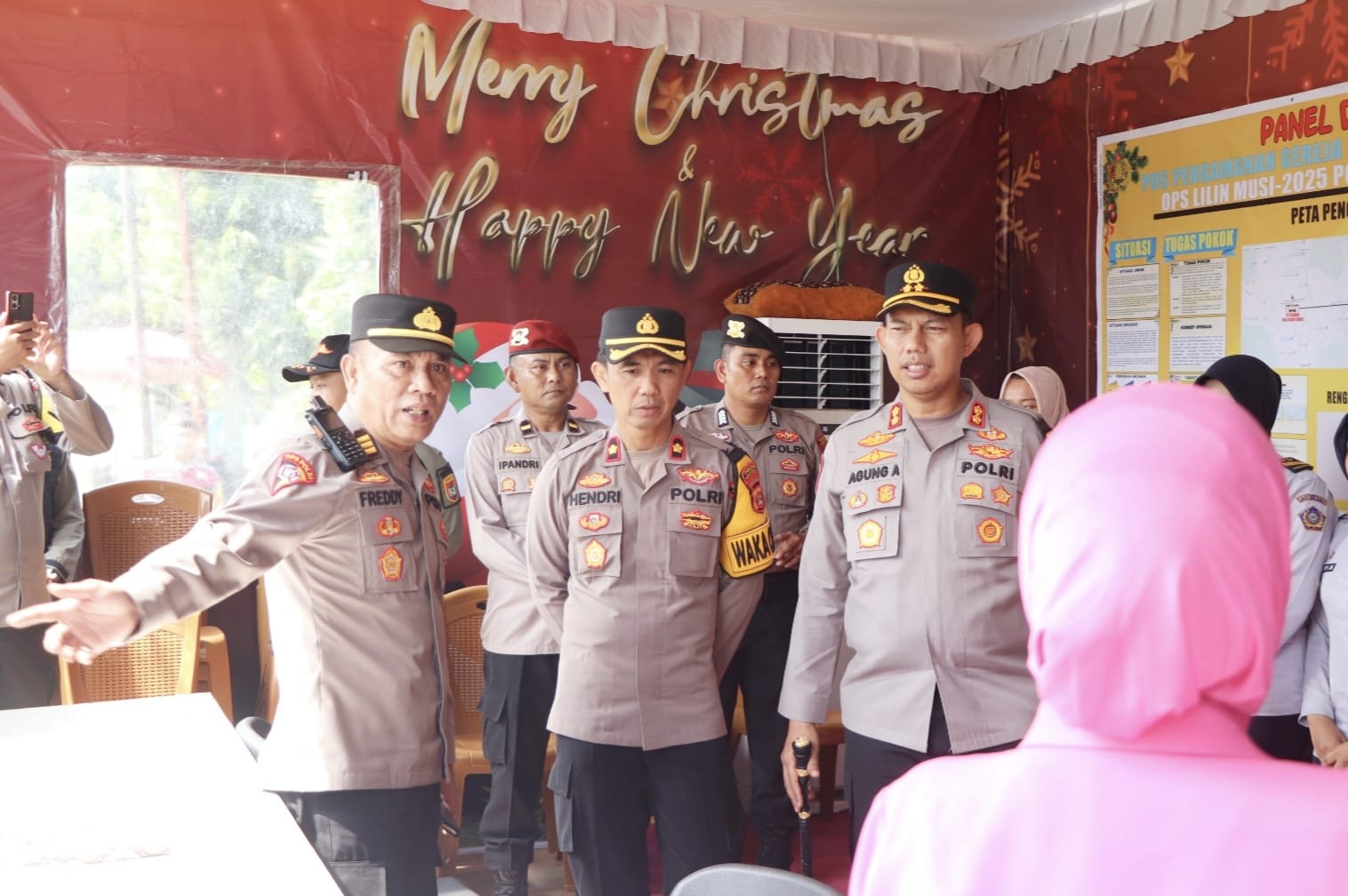 Bentuk Perhatian Terhadap Personel di Pelaksanaan Operasi Lilin Musi 2025, Kapolres Musi Rawas Didampingi Ketua Bhayangkari Cek Pos Pam dan Berikan Tali Asih