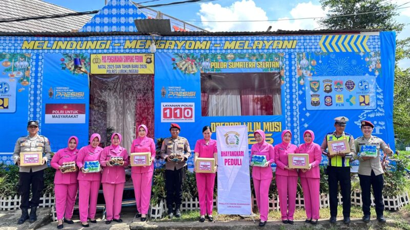 Pengamanan Natal dan Tahun Baru, Kapolres Lubuk Linggau didampingi Ketua Bhayangkari Cabang Lubuk Linggau Ny. Melakukan Peninjauan ke Sejumlah Pos