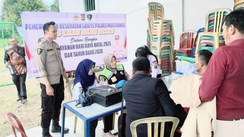 Pelayanan Humanis Polri, Sidokkes Polres Musi Rawas Berikan Layanan Kesehatan Gratis Saat Natal Oikumene