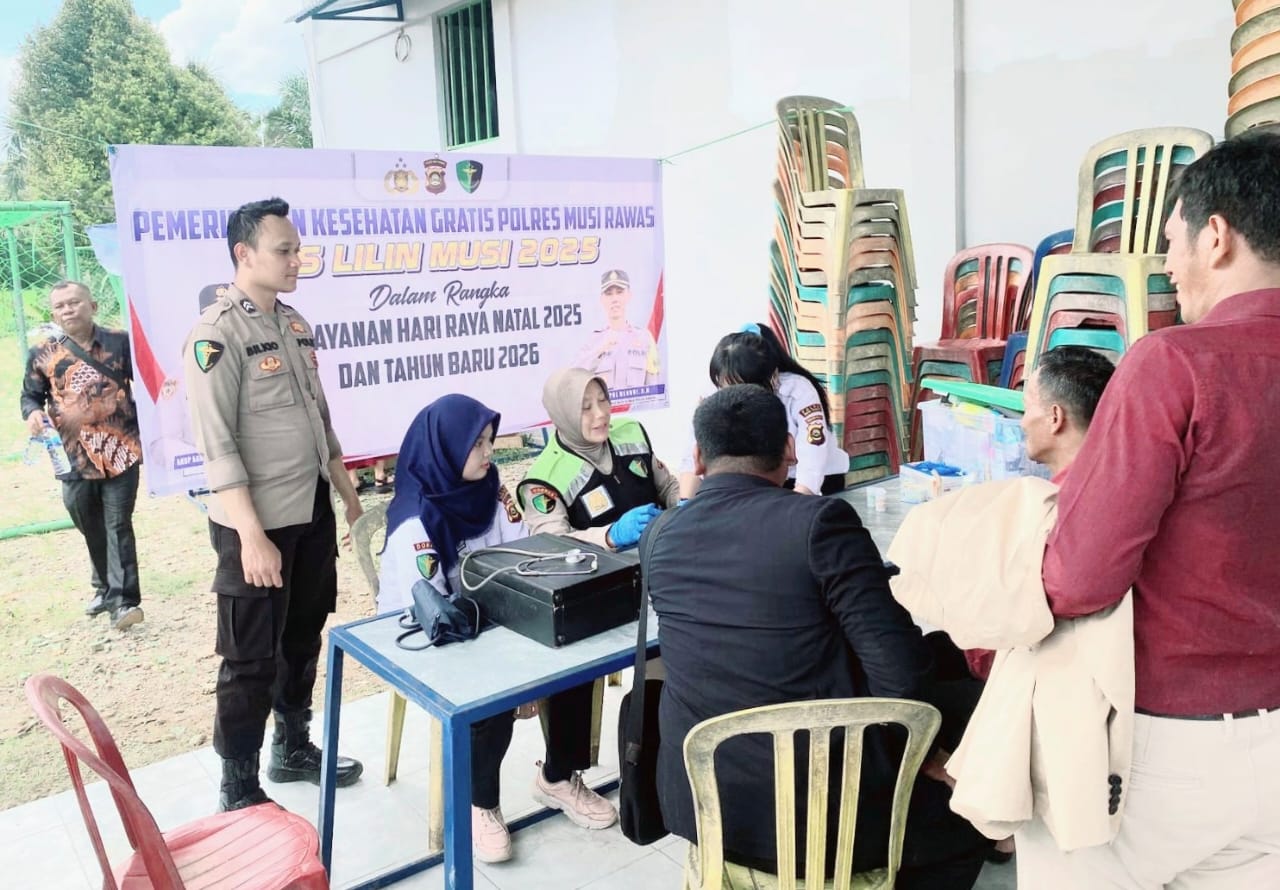 Pelayanan Humanis Polri, Sidokkes Polres Musi Rawas Berikan Layanan Kesehatan Gratis Saat Natal Oikumene