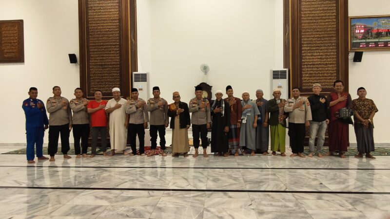 Dari Masjid ke Hati Warga, Kapolres Pangandaran Buka Ruang Curhat Usai Subuh