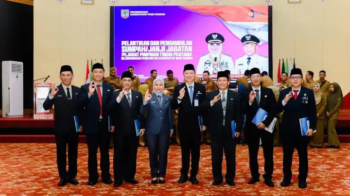 Bupati Musi Rawas Hj Ratna Machmud Lantik Sejumlah Pejabat Pimpinan Tinggi Pratama Eselon II Dilingkungan Pemkab Musi Rawas 