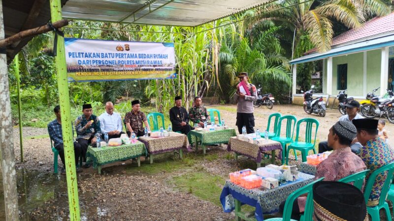 Sukseskan Bedah Rumah “Bedulur”, Polsek STL Ulu Terawas, Polres Musi Rawas Gelar Peletakan Batu Pertama Warga Desa Babat