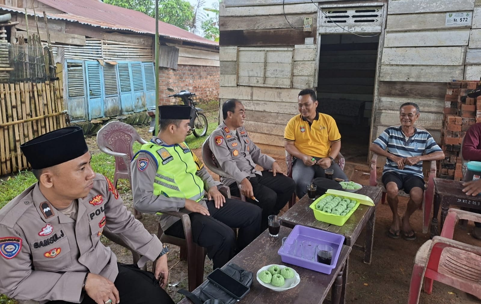 Bentuk Perhatian Terhadap Warga, Polsek Tugumulyo Polres Musi Rawas Terapkan Program Bedah Rumah “Bedulur” di Desa Mataram
