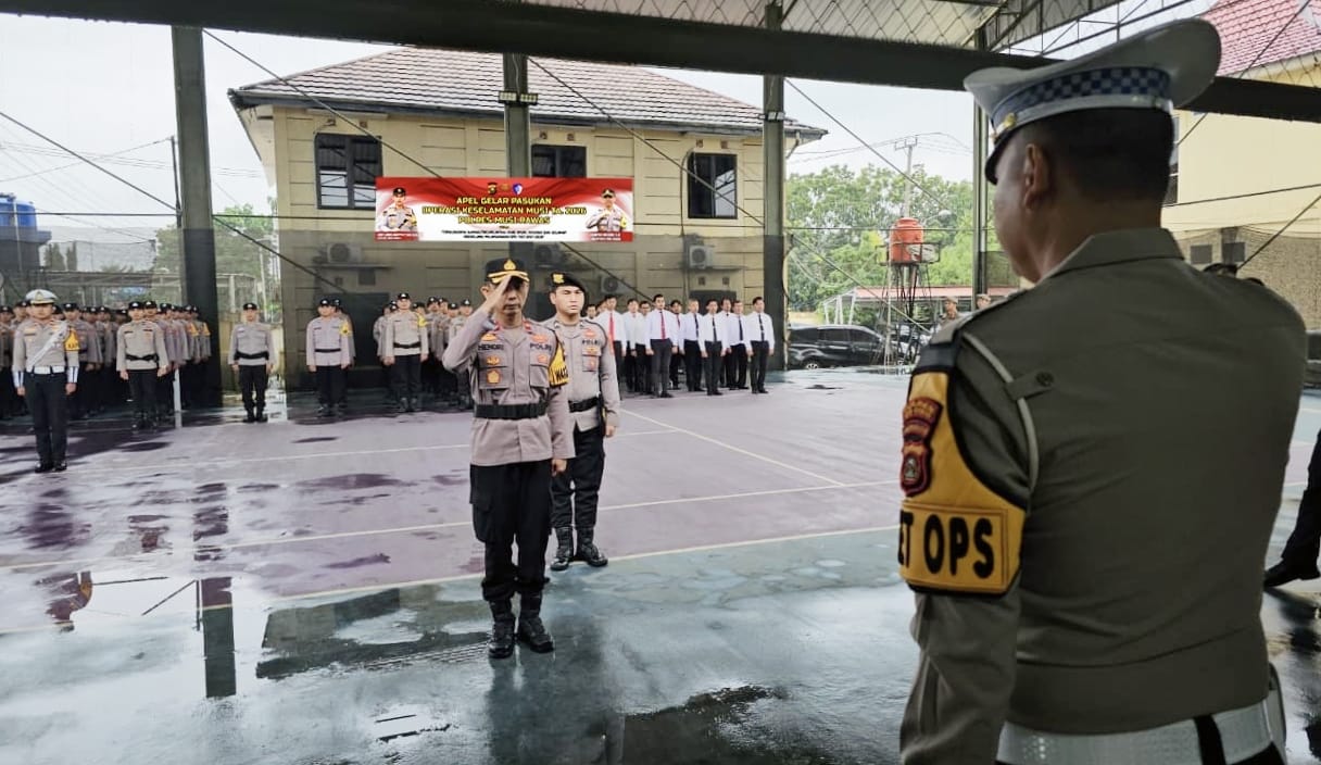 Wakapolres Musi Rawas Pimpin Apel Gelar Pasukan Operasi Keselamatan Musi 2026, Kasat Lantas : Cegah Kemacetan, Berkendara Disiang Hari dan Jangan Saling Mendahului 