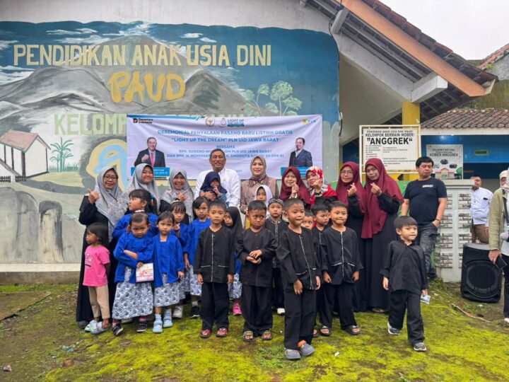 Dari Posyandu hingga PAUD, Program BPBL PLN Sentuh Fasilitas Umum di Cisantana, Rokhmat Ardiyan Tekankan Pemerataan Energi
