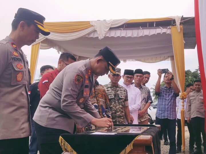 Kapolres Musi Rawas Resmikan Renovasi Kantor Polsek STL Ulu Terawas, Berikan Tali Asih untuk Santri Ponpes Mutiara Al-Qur’an