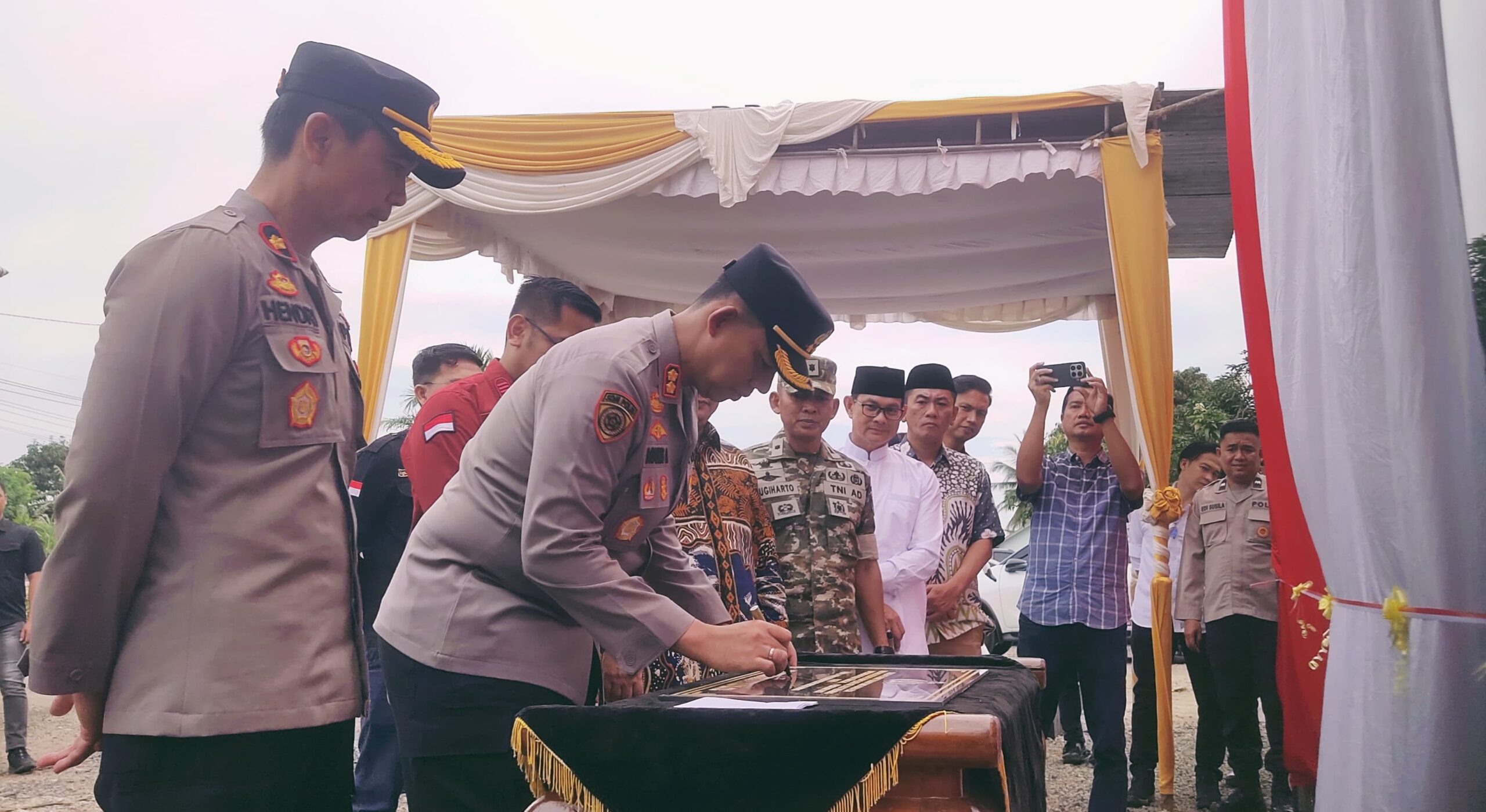 Kapolres Musi Rawas Resmikan Renovasi Kantor Polsek STL Ulu Terawas, Berikan Tali Asih untuk Santri Ponpes Mutiara Al-Qur’an