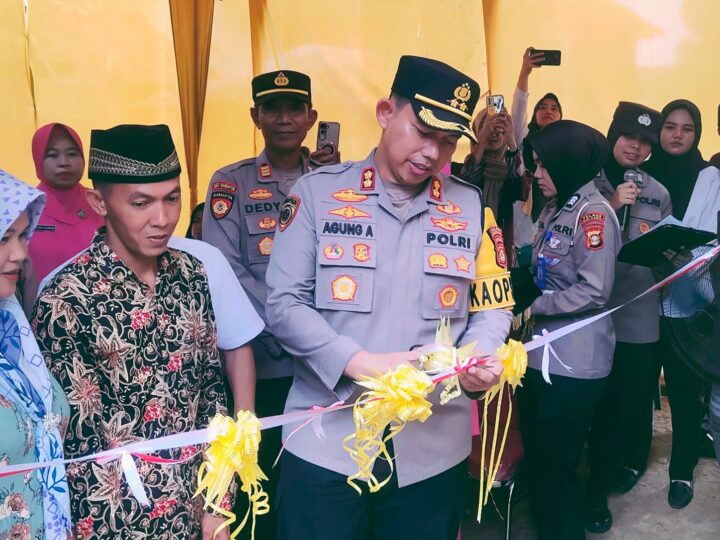 Dibulan Ramadhan Penuh Barokah, Kapolres Musi Rawas Serahkan Kunci Bedah Rumah Hasil Donasi Personel di Desa Babat