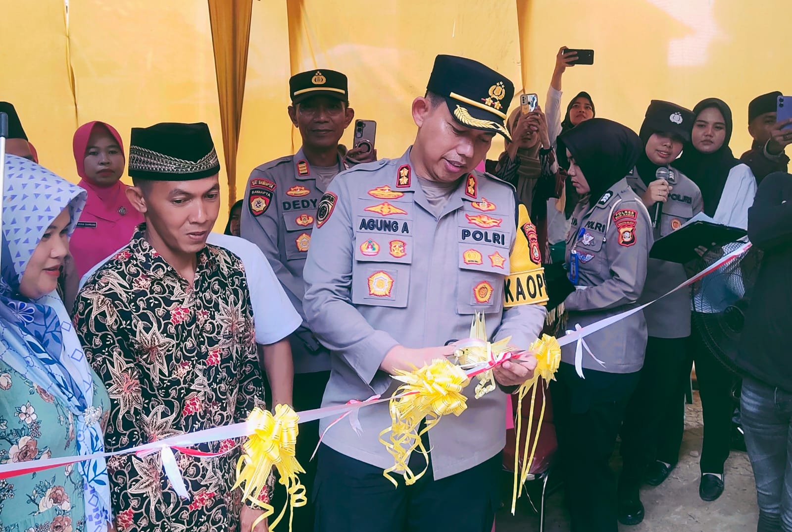Dibulan Ramadhan Penuh Barokah, Kapolres Musi Rawas Serahkan Kunci Bedah Rumah Hasil Donasi Personel di Desa Babat