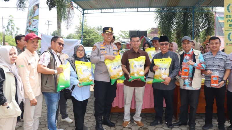 Polres Musi Rawas Gelar Gerakan Pangan Murah di Polsek Muara Beliti, Kapolres Hadir Bersama Pejabat Badan Pangan Nasional