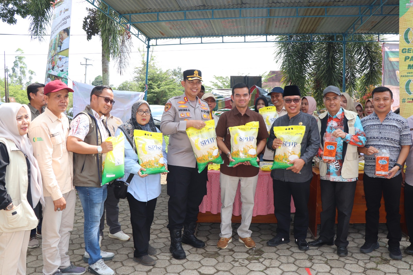 Polres Musi Rawas Gelar Gerakan Pangan Murah di Polsek Muara Beliti, Kapolres Hadir Bersama Pejabat Badan Pangan Nasional