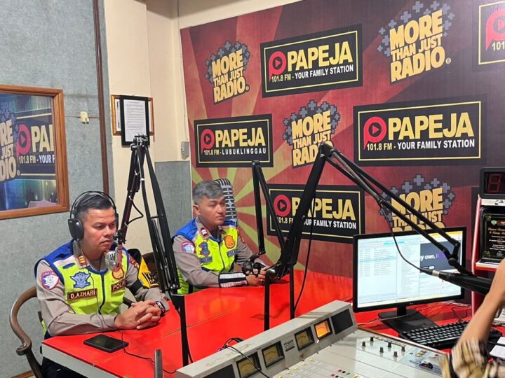 Tingkatkan Kesadaran Masyarakat Akan Pentingnya Keselamatan Berlalu Lintas, Sat Lantas Polres Lubuk Linggau Laksanakan kegiatan “Polantas Menyapa Sahabat Radio Papeja” 
