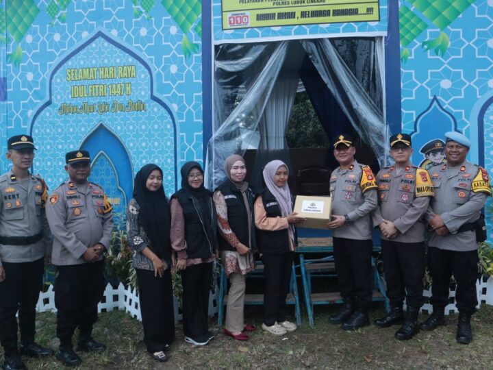 Berikan Semangat Kepada Para Personel.  Memotivasi dan Mengapresiasi Kinerja Yang Bertugas di Lapangan, Kapolres Lubuklinggau Beri Bingkisan Setiap Titik Pos Operasi Ketupat 