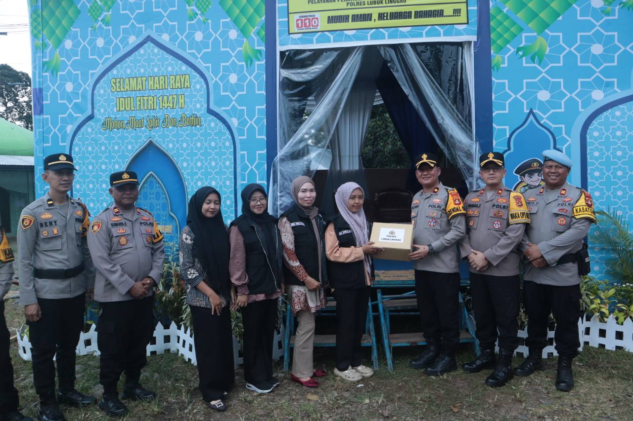 Berikan Semangat Kepada Para Personel.  Memotivasi dan Mengapresiasi Kinerja Yang Bertugas di Lapangan, Kapolres Lubuklinggau Beri Bingkisan Setiap Titik Pos Operasi Ketupat 