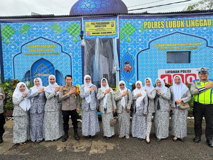 Pengurus Cabang Ikatan Bidan Indonesia Kota Lubuk Linggau Tunjukkan Kepeduliannya Dengan Mengunjungi Pos Pengamanan untuk Berikan Dukungan Moril 