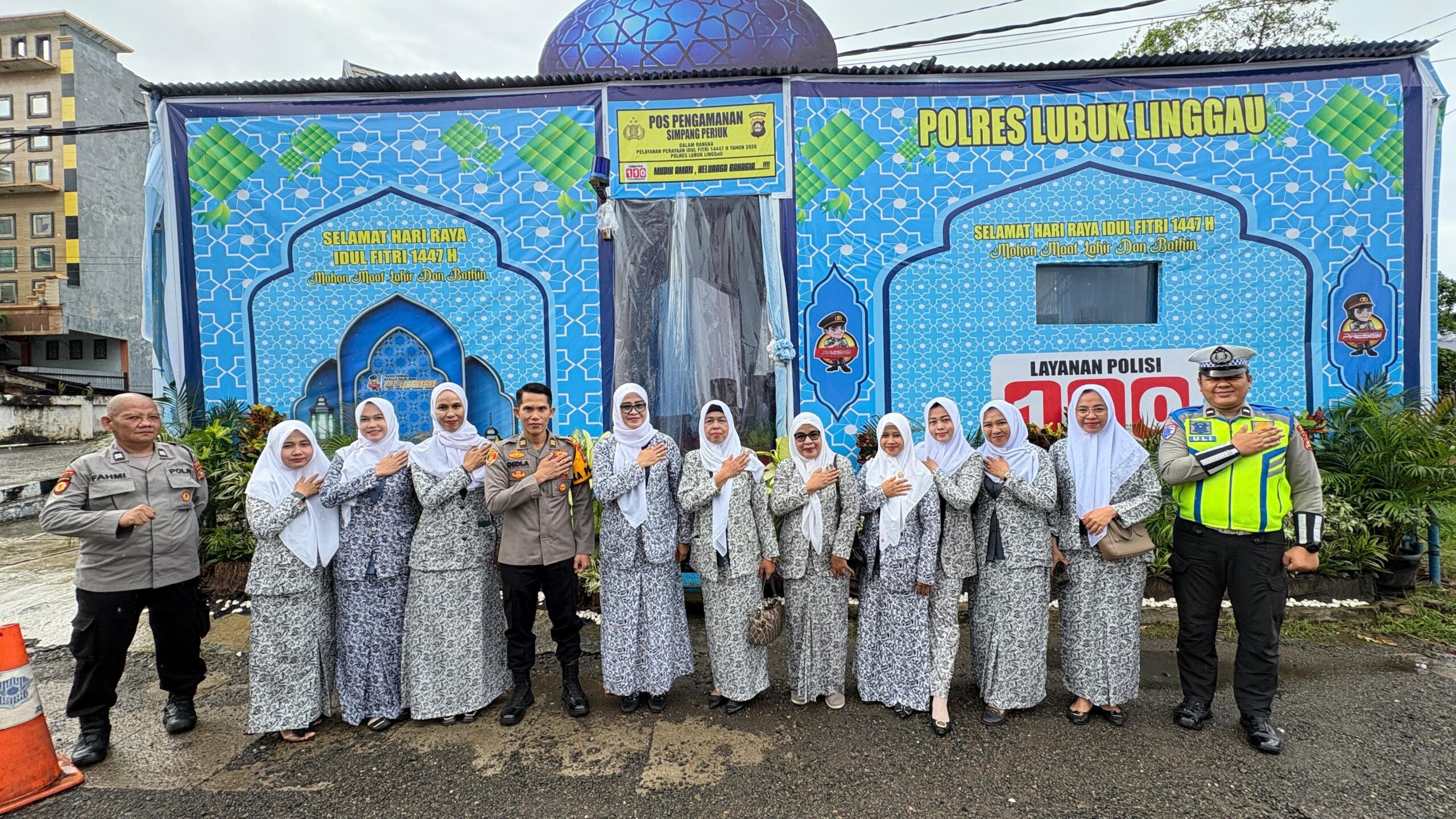 Pengurus Cabang Ikatan Bidan Indonesia Kota Lubuk Linggau Tunjukkan Kepeduliannya Dengan Mengunjungi Pos Pengamanan untuk Berikan Dukungan Moril 
